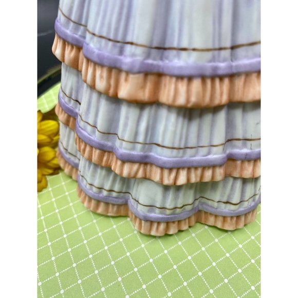 SOLD***Lenox "Springtime Promenade" Figurine, Fine porcelain - Picture 9 of 17